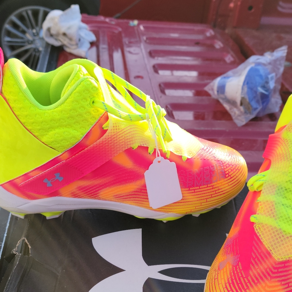 Men's Under Armor Football light weight hammer shoes